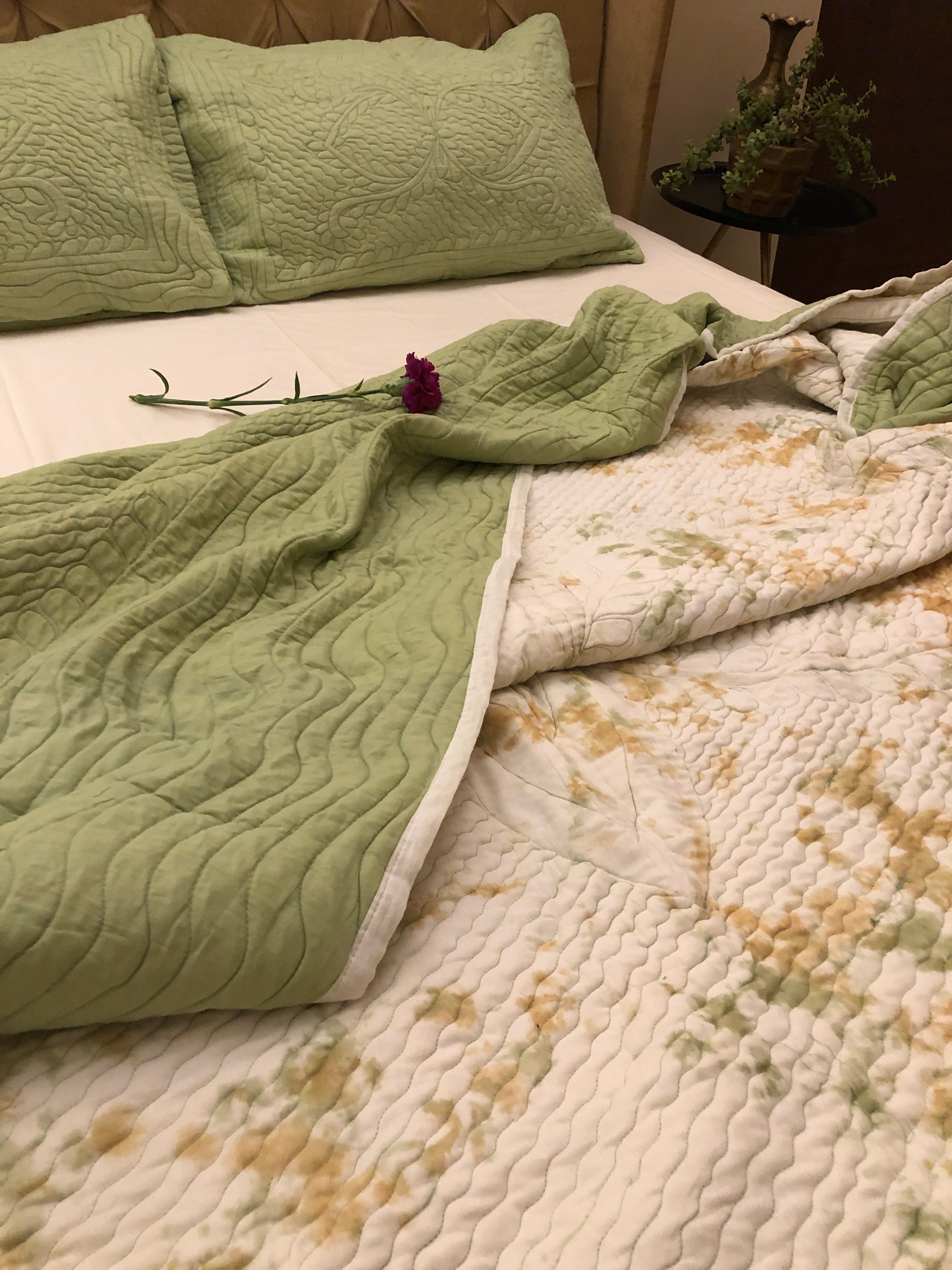Pistachio Tie-Dye Quilted Bedding Set - Auruhfy India