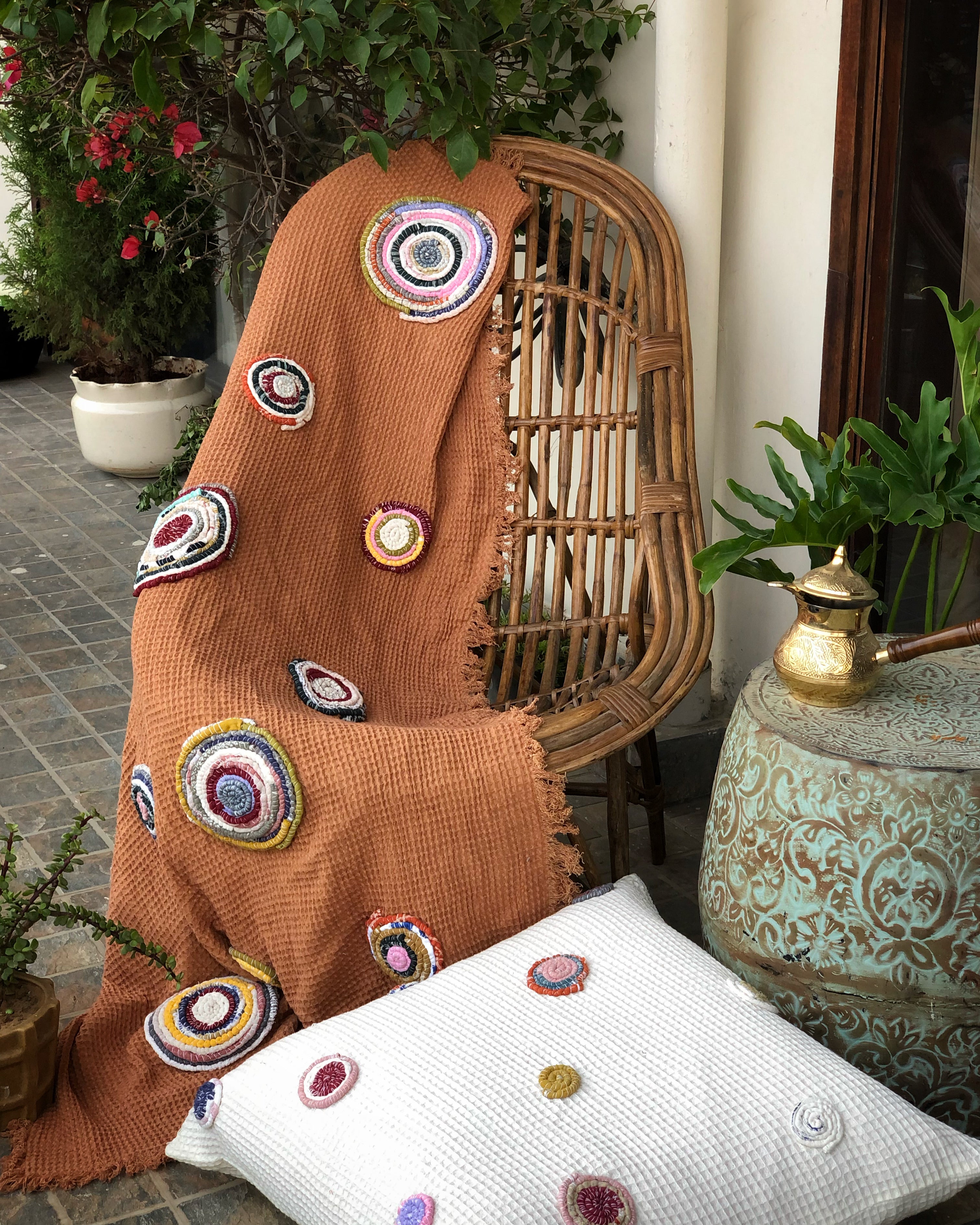 Cinnamon throw + Katran Cushion (Gift Set) - Auruhfy India